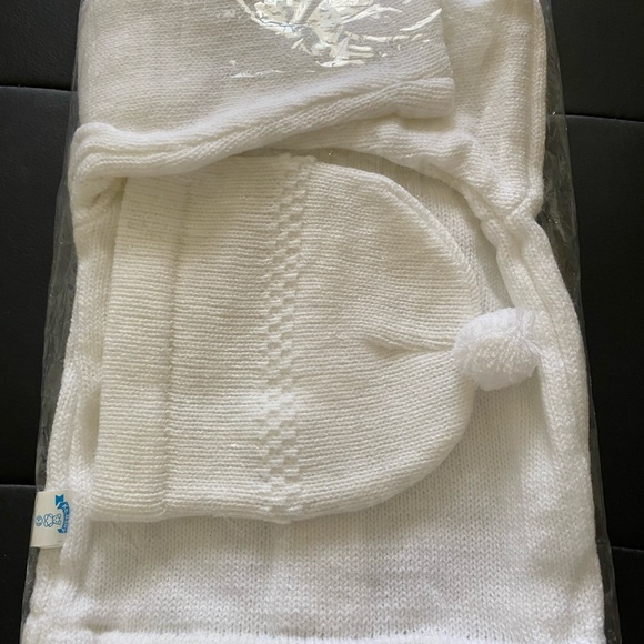 NEWBORN BABY SWEATER WITH HAT INCLUDED - Picture 4 of 6